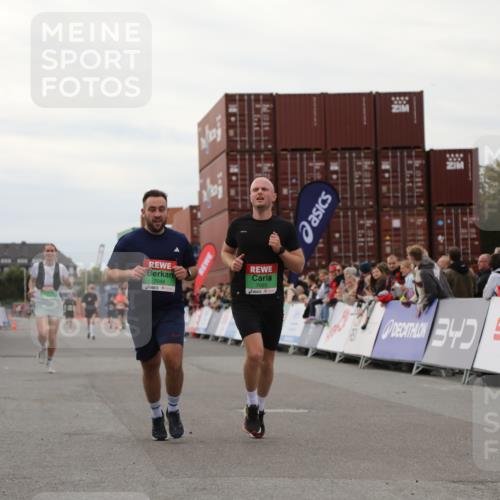 03.10.2025 - Köhlbrandbrückenlauf Yannick Fuchs http://msf.ph/oto/8987228 03.10.2025 15:59:37 Ziel 7025, 7048, 7059, 7187, 7193, 7225 meine-sportfotos.de
