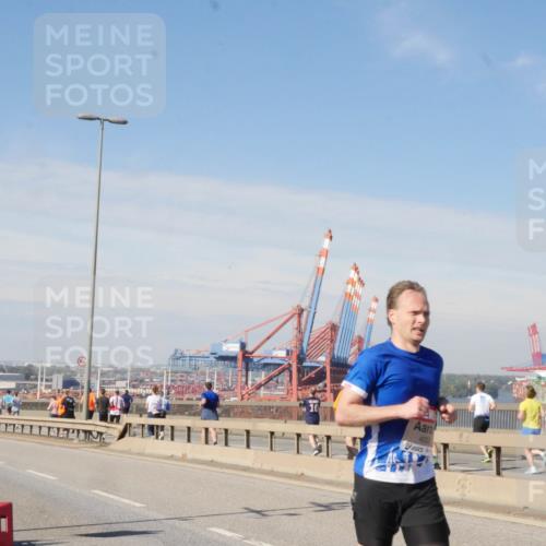 03.10.2025 - Köhlbrandbrückenlauf Matties Gatica Varas http://msf.ph/oto/8987229 03.10.2025 12:28:41 Position 2 403 meine-sportfotos.de