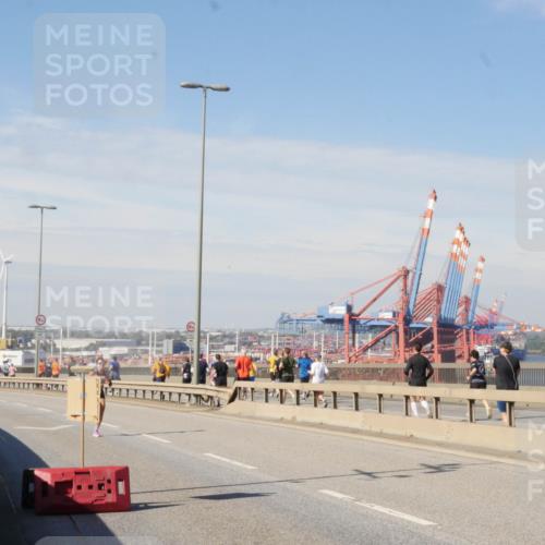 03.10.2025 - Köhlbrandbrückenlauf Matties Gatica Varas http://msf.ph/oto/8987242 03.10.2025 12:28:49 Position 2  meine-sportfotos.de