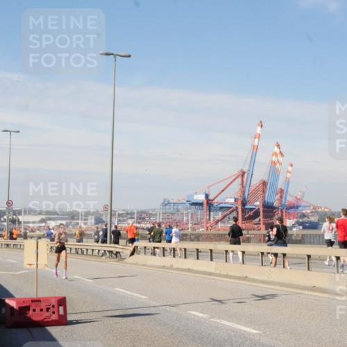 03.10.2025 - Köhlbrandbrückenlauf Matties Gatica Varas http://msf.ph/oto/8987243 03.10.2025 12:28:49 Position 2  meine-sportfotos.de