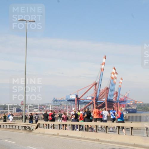 03.10.2025 - Köhlbrandbrückenlauf Matties Gatica Varas http://msf.ph/oto/8987277 03.10.2025 12:28:55 Position 2  meine-sportfotos.de