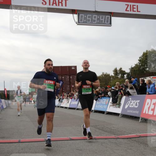 03.10.2025 - Köhlbrandbrückenlauf Yannick Fuchs http://msf.ph/oto/8987278 03.10.2025 15:59:39 Ziel 7025, 7048, 7187, 7193, 7225, 9113 meine-sportfotos.de