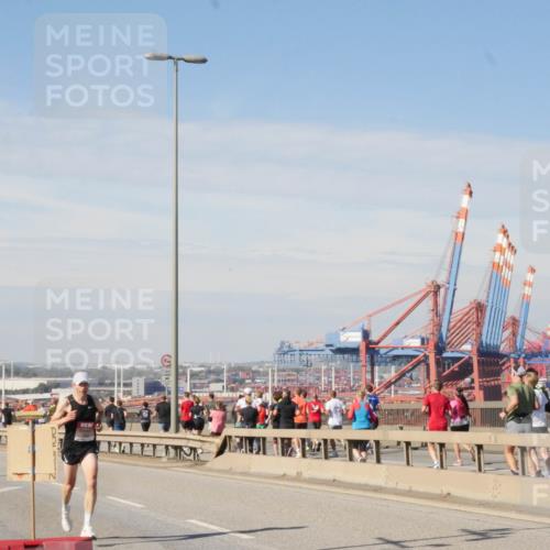 03.10.2025 - Köhlbrandbrückenlauf Matties Gatica Varas http://msf.ph/oto/8987284 03.10.2025 12:28:58 Position 2  meine-sportfotos.de
