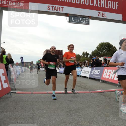 03.10.2025 - Köhlbrandbrückenlauf Yannick Fuchs http://msf.ph/oto/8987292 03.10.2025 16:12:00 Ziel 7122, 7463, 7566, 7613, 7757, 8096, 8110, 8259, 8569, 9159, 9399 meine-sportfotos.de