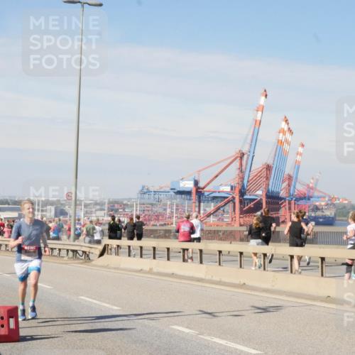 03.10.2025 - Köhlbrandbrückenlauf Matties Gatica Varas http://msf.ph/oto/8987308 03.10.2025 12:29:03 Position 2  meine-sportfotos.de