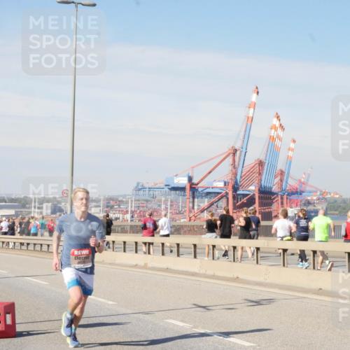 03.10.2025 - Köhlbrandbrückenlauf Matties Gatica Varas http://msf.ph/oto/8987315 03.10.2025 12:29:04 Position 2  meine-sportfotos.de