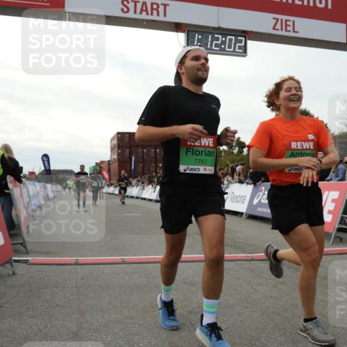 03.10.2025 - Köhlbrandbrückenlauf Yannick Fuchs http://msf.ph/oto/8987317 03.10.2025 16:12:00 Ziel 7122, 7463, 7566, 7613, 7757, 8096, 8110, 8259, 8569, 9159, 9399 meine-sportfotos.de