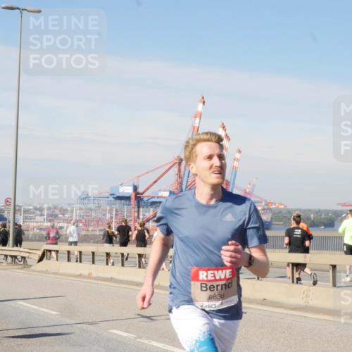 03.10.2025 - Köhlbrandbrückenlauf Matties Gatica Varas http://msf.ph/oto/8987326 03.10.2025 12:29:06 Position 2 6638 meine-sportfotos.de