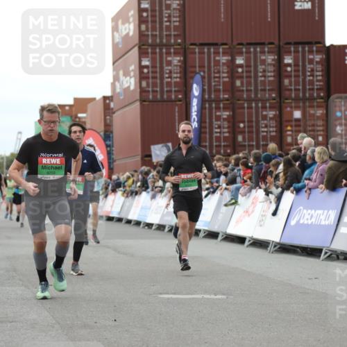 03.10.2025 - Köhlbrandbrückenlauf Yannick Fuchs http://msf.ph/oto/8987327 03.10.2025 16:12:01 Ziel 7122, 7463, 7566, 7613, 7757, 8110, 8259, 8569, 9159, 9399 meine-sportfotos.de