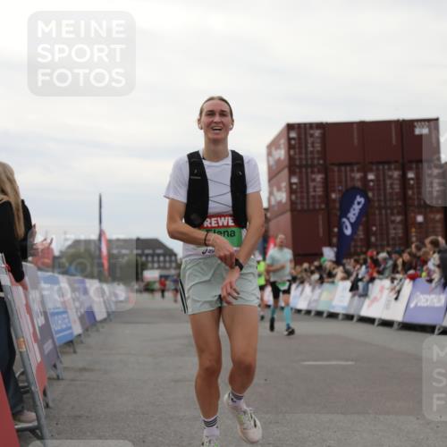 03.10.2025 - Köhlbrandbrückenlauf Yannick Fuchs http://msf.ph/oto/8987333 03.10.2025 15:59:41 Ziel 7025, 7048, 7193, 7225, 7450, 9101, 9113 meine-sportfotos.de