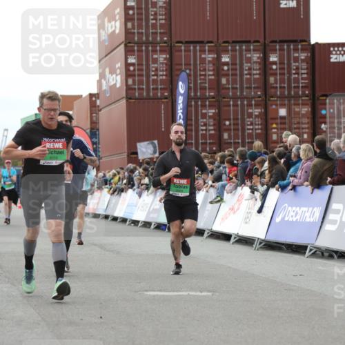 03.10.2025 - Köhlbrandbrückenlauf Yannick Fuchs http://msf.ph/oto/8987334 03.10.2025 16:12:01 Ziel 7122, 7463, 7566, 7613, 7757, 8110, 8259, 8569, 9159, 9399 meine-sportfotos.de