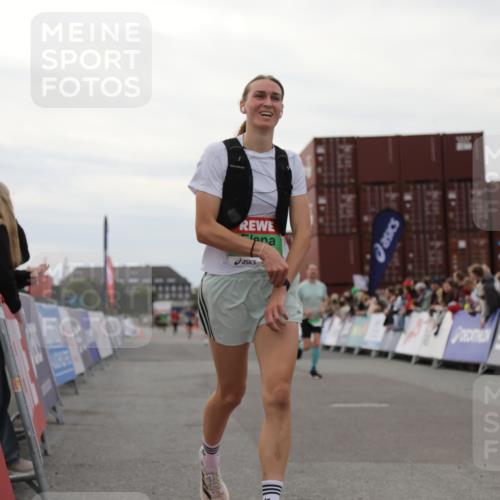03.10.2025 - Köhlbrandbrückenlauf Yannick Fuchs http://msf.ph/oto/8987337 03.10.2025 15:59:41 Ziel 7025, 7048, 7193, 7225, 7450, 9101, 9113 meine-sportfotos.de