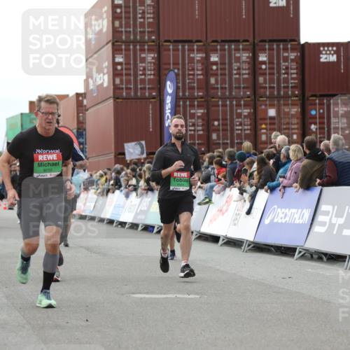 03.10.2025 - Köhlbrandbrückenlauf Yannick Fuchs http://msf.ph/oto/8987340 03.10.2025 16:12:01 Ziel 7122, 7463, 7566, 7613, 7757, 8110, 8259, 8569, 9159, 9399 meine-sportfotos.de