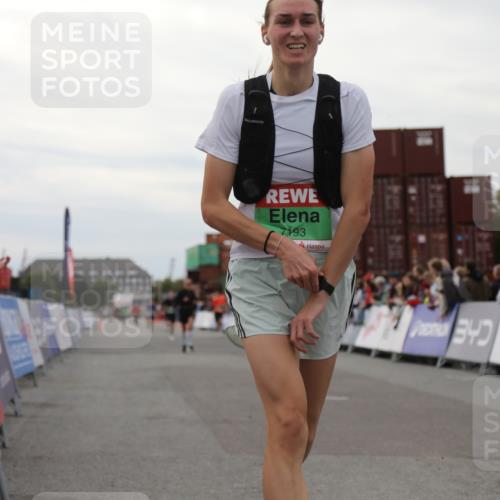 03.10.2025 - Köhlbrandbrückenlauf Yannick Fuchs http://msf.ph/oto/8987349 03.10.2025 15:59:42 Ziel 7025, 7048, 7193, 7225, 7450, 9101, 9113 meine-sportfotos.de