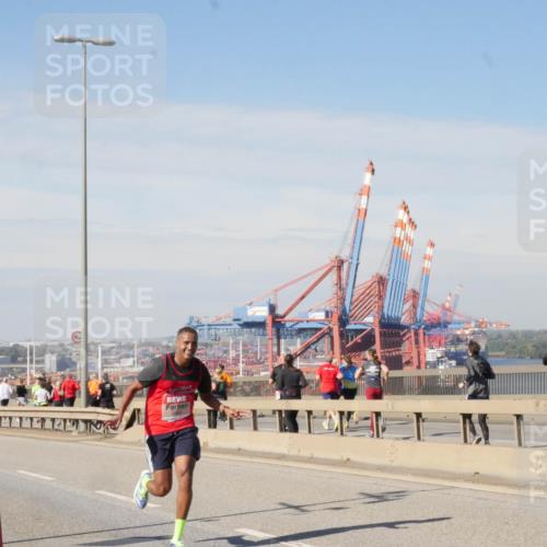 03.10.2025 - Köhlbrandbrückenlauf Matties Gatica Varas http://msf.ph/oto/8987362 03.10.2025 12:29:13 Position 2  meine-sportfotos.de