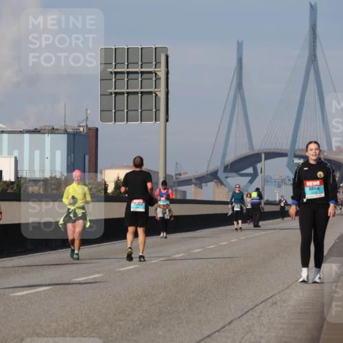 03.10.2025 - Köhlbrandbrückenlauf Luisa Fischer http://msf.ph/oto/8987376 03.10.2025 11:22:45 Position 3 17 meine-sportfotos.de