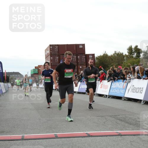 03.10.2025 - Köhlbrandbrückenlauf Yannick Fuchs http://msf.ph/oto/8987379 03.10.2025 16:12:03 Ziel 7122, 7463, 7468, 7757, 7825, 8110, 8259, 8569, 8939, 8951, 9159, 9399 meine-sportfotos.de