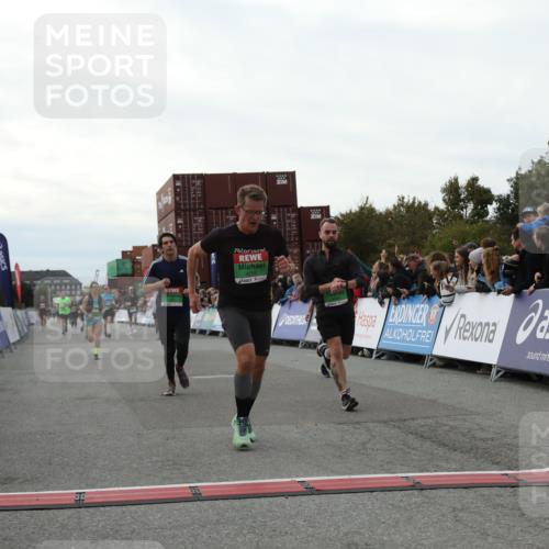 03.10.2025 - Köhlbrandbrückenlauf Yannick Fuchs http://msf.ph/oto/8987386 03.10.2025 16:12:03 Ziel 7122, 7463, 7468, 7757, 7825, 8110, 8259, 8569, 8939, 8951, 9159, 9399 meine-sportfotos.de