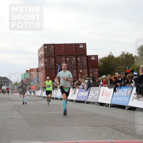 03.10.2025 - Köhlbrandbrückenlauf Yannick Fuchs http://msf.ph/oto/8987387 03.10.2025 15:59:43 Ziel 7193, 7225, 7450, 9101, 9113 meine-sportfotos.de
