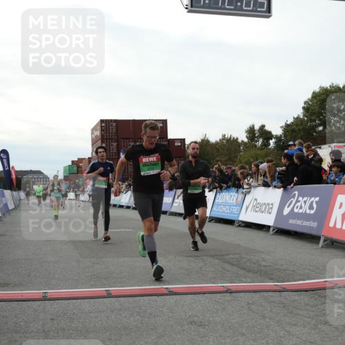 03.10.2025 - Köhlbrandbrückenlauf Yannick Fuchs http://msf.ph/oto/8987391 03.10.2025 16:12:03 Ziel 7122, 7463, 7468, 7757, 7825, 8110, 8259, 8569, 8939, 8951, 9159, 9399 meine-sportfotos.de