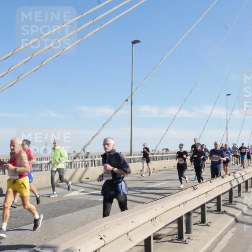 03.10.2025 - Köhlbrandbrückenlauf Matties Gatica Varas http://msf.ph/oto/8987394 03.10.2025 12:29:27 Position 2  meine-sportfotos.de