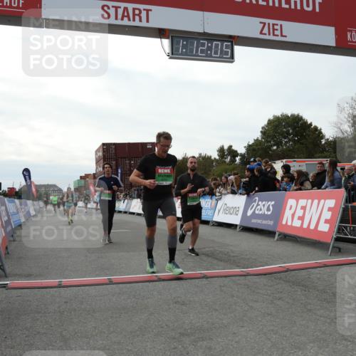03.10.2025 - Köhlbrandbrückenlauf Yannick Fuchs http://msf.ph/oto/8987396 03.10.2025 16:12:03 Ziel 7122, 7463, 7468, 7757, 7825, 8110, 8259, 8569, 8939, 8951, 9159, 9399 meine-sportfotos.de