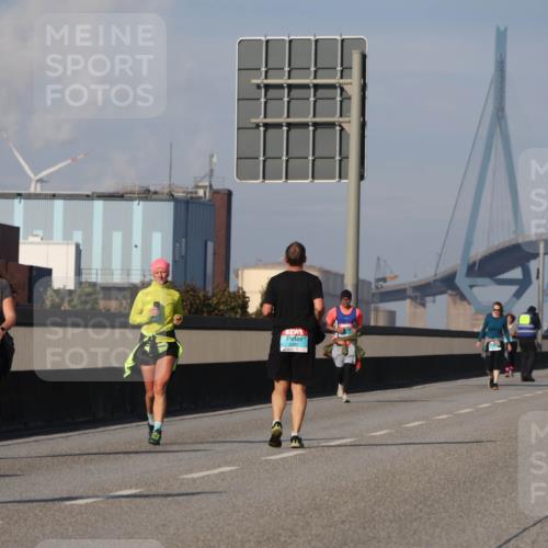 03.10.2025 - Köhlbrandbrückenlauf Luisa Fischer http://msf.ph/oto/8987398 03.10.2025 11:22:47 Position 3 8801, 3103 meine-sportfotos.de