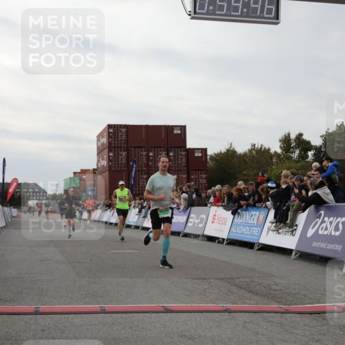 03.10.2025 - Köhlbrandbrückenlauf Yannick Fuchs http://msf.ph/oto/8987399 03.10.2025 15:59:44 Ziel 7185, 7193, 7225, 7450, 9101, 9113 meine-sportfotos.de