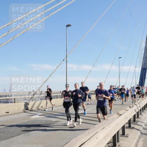 03.10.2025 - Köhlbrandbrückenlauf Matties Gatica Varas http://msf.ph/oto/8987407 03.10.2025 12:29:29 Position 2  meine-sportfotos.de