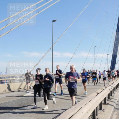 03.10.2025 - Köhlbrandbrückenlauf Matties Gatica Varas http://msf.ph/oto/8987410 03.10.2025 12:29:29 Position 2  meine-sportfotos.de