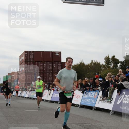 03.10.2025 - Köhlbrandbrückenlauf Yannick Fuchs http://msf.ph/oto/8987413 03.10.2025 15:59:45 Ziel 7165, 7185, 7193, 7225, 7450, 9101, 9113 meine-sportfotos.de