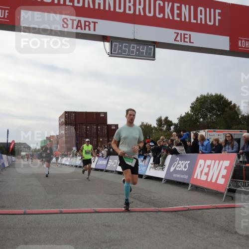 03.10.2025 - Köhlbrandbrückenlauf Yannick Fuchs http://msf.ph/oto/8987419 03.10.2025 15:59:45 Ziel 7165, 7185, 7193, 7225, 7450, 9101, 9113 meine-sportfotos.de