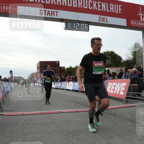 03.10.2025 - Köhlbrandbrückenlauf Yannick Fuchs http://msf.ph/oto/8987422 03.10.2025 16:12:04 Ziel 7463, 7468, 7825, 8259, 8569, 8939, 8951, 9159, 9399 meine-sportfotos.de