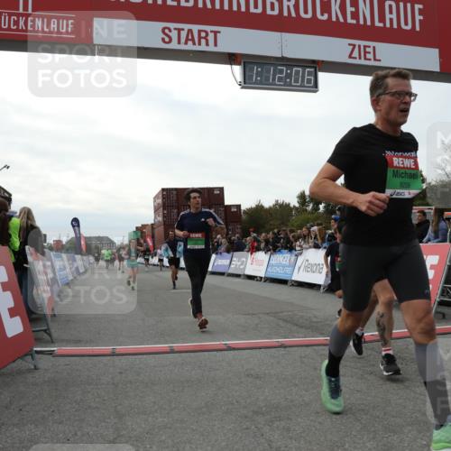 03.10.2025 - Köhlbrandbrückenlauf Yannick Fuchs http://msf.ph/oto/8987426 03.10.2025 16:12:04 Ziel 7463, 7468, 7825, 8259, 8569, 8939, 8951, 9159, 9399 meine-sportfotos.de