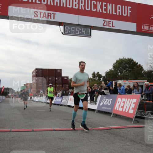 03.10.2025 - Köhlbrandbrückenlauf Yannick Fuchs http://msf.ph/oto/8987428 03.10.2025 15:59:45 Ziel 7165, 7185, 7193, 7225, 7450, 9101, 9113 meine-sportfotos.de