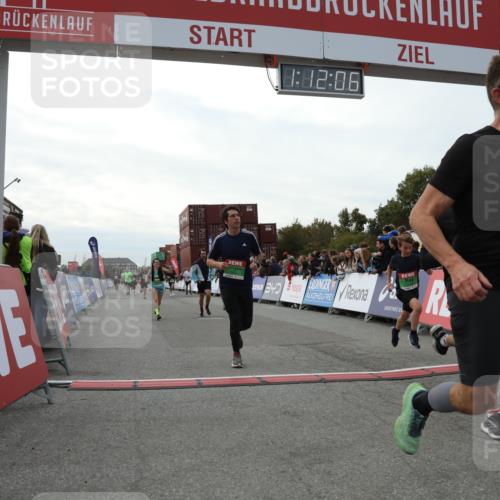 03.10.2025 - Köhlbrandbrückenlauf Yannick Fuchs http://msf.ph/oto/8987431 03.10.2025 16:12:04 Ziel 7463, 7468, 7825, 8259, 8569, 8939, 8951, 9159, 9399 meine-sportfotos.de
