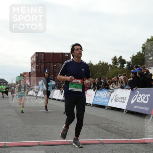 03.10.2025 - Köhlbrandbrückenlauf Yannick Fuchs http://msf.ph/oto/8987440 03.10.2025 16:12:05 Ziel 7404, 7463, 7468, 7825, 8088, 8259, 8569, 8939, 8951, 9159, 9399 meine-sportfotos.de