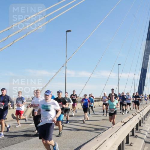 03.10.2025 - Köhlbrandbrückenlauf Matties Gatica Varas http://msf.ph/oto/8987441 03.10.2025 12:29:33 Position 2  meine-sportfotos.de