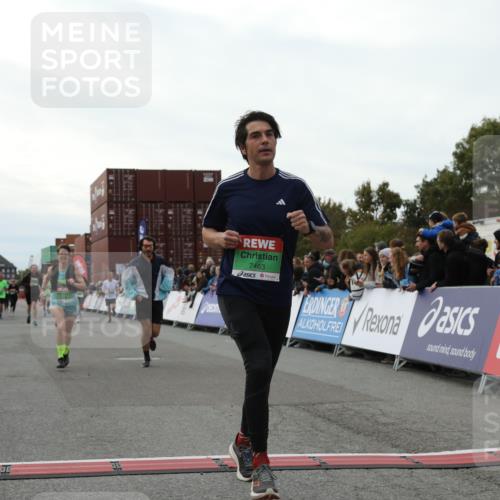 03.10.2025 - Köhlbrandbrückenlauf Yannick Fuchs http://msf.ph/oto/8987445 03.10.2025 16:12:05 Ziel 7404, 7463, 7468, 7825, 8088, 8259, 8569, 8939, 8951, 9159, 9399 meine-sportfotos.de