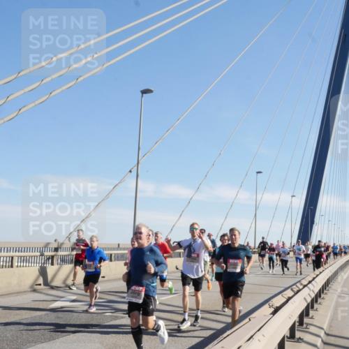 03.10.2025 - Köhlbrandbrückenlauf Matties Gatica Varas http://msf.ph/oto/8987452 03.10.2025 12:29:37 Position 2  meine-sportfotos.de