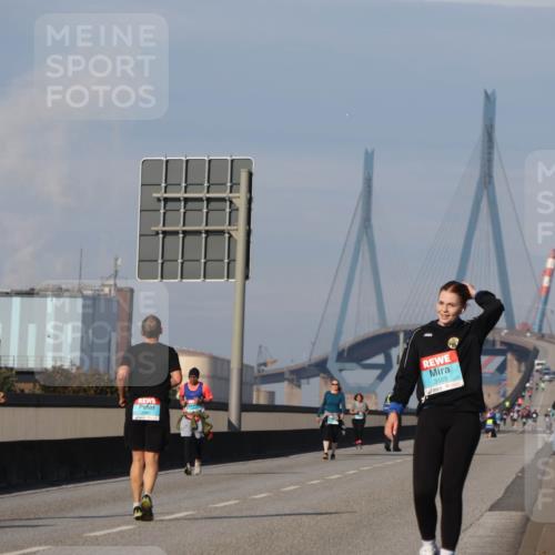 03.10.2025 - Köhlbrandbrückenlauf Luisa Fischer http://msf.ph/oto/8987457 03.10.2025 11:22:50 Position 3 12 meine-sportfotos.de