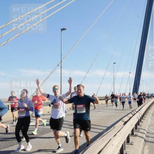 03.10.2025 - Köhlbrandbrückenlauf Matties Gatica Varas http://msf.ph/oto/8987459 03.10.2025 12:29:38 Position 2 6690 meine-sportfotos.de