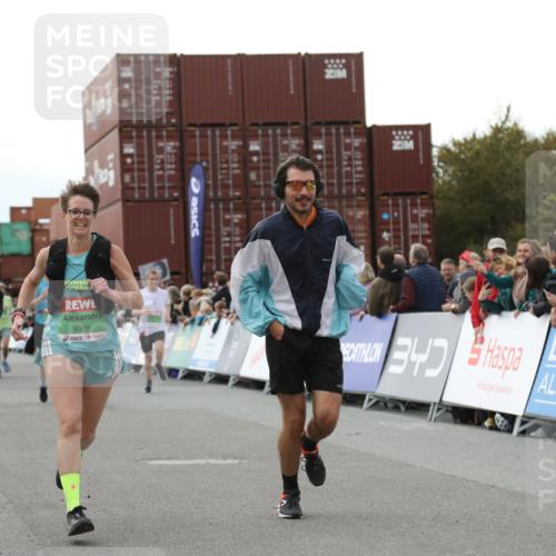 03.10.2025 - Köhlbrandbrückenlauf Yannick Fuchs http://msf.ph/oto/8987461 03.10.2025 16:12:06 Ziel 7404, 7463, 7468, 7825, 8088, 8259, 8569, 8939, 8951, 9159, 9399 meine-sportfotos.de