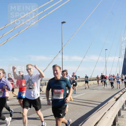 03.10.2025 - Köhlbrandbrückenlauf Matties Gatica Varas http://msf.ph/oto/8987464 03.10.2025 12:29:38 Position 2 6691, 6689 meine-sportfotos.de