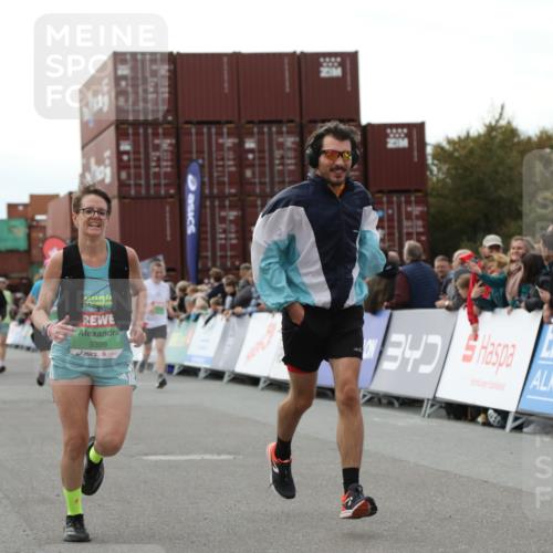 03.10.2025 - Köhlbrandbrückenlauf Yannick Fuchs http://msf.ph/oto/8987466 03.10.2025 16:12:06 Ziel 7404, 7463, 7468, 7825, 8088, 8259, 8569, 8939, 8951, 9159, 9399 meine-sportfotos.de