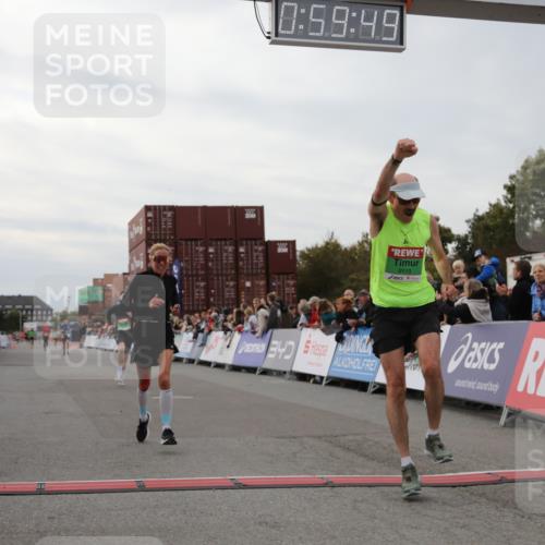 03.10.2025 - Köhlbrandbrückenlauf Yannick Fuchs http://msf.ph/oto/8987472 03.10.2025 15:59:47 Ziel 7165, 7185, 7225, 7450, 9101, 9113 meine-sportfotos.de