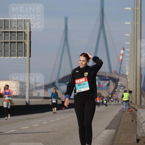 03.10.2025 - Köhlbrandbrückenlauf Luisa Fischer http://msf.ph/oto/8987473 03.10.2025 11:22:52 Position 3 3103 meine-sportfotos.de