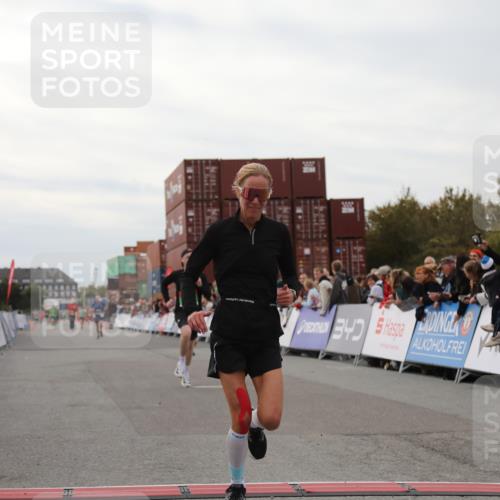 03.10.2025 - Köhlbrandbrückenlauf Yannick Fuchs http://msf.ph/oto/8987476 03.10.2025 15:59:48 Ziel 7165, 7185, 7225, 7269, 7450, 9101, 9113 meine-sportfotos.de