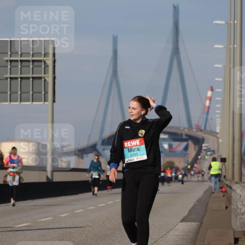 03.10.2025 - Köhlbrandbrückenlauf Luisa Fischer http://msf.ph/oto/8987477 03.10.2025 11:22:52 Position 3 2589, 3103 meine-sportfotos.de