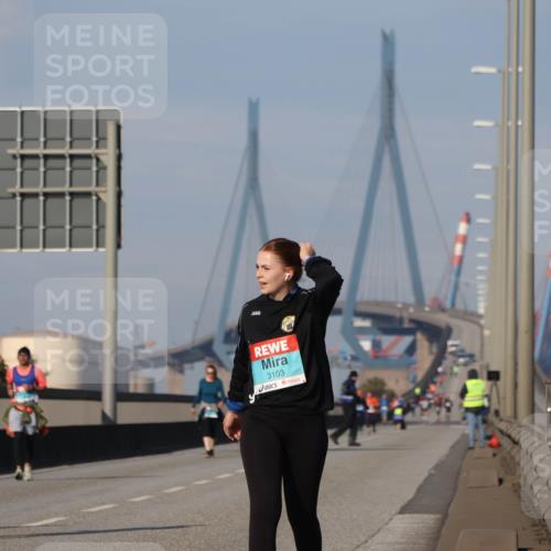 03.10.2025 - Köhlbrandbrückenlauf Luisa Fischer http://msf.ph/oto/8987488 03.10.2025 11:22:52 Position 3 3103 meine-sportfotos.de